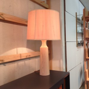Pinch table lamp