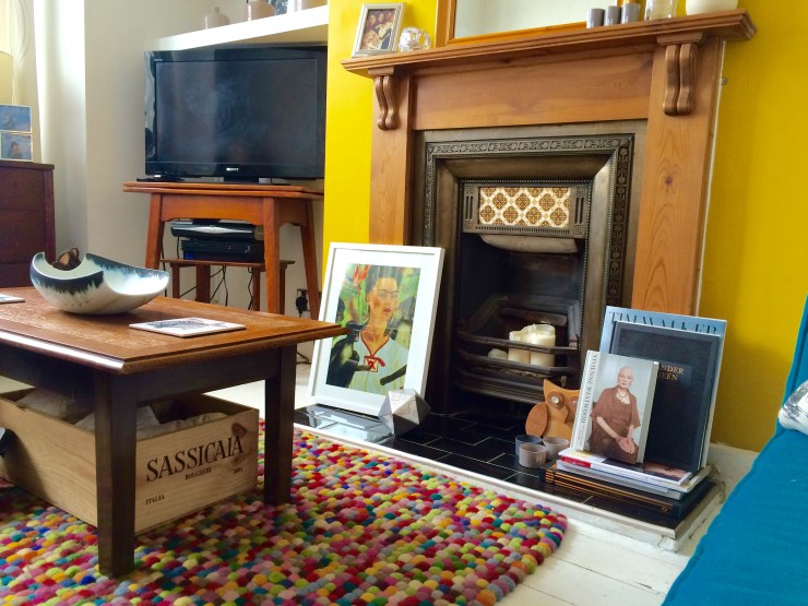 Forward Features Lounge